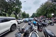 Imbas Demo Buruh di Balai Kota DKI, Arus Lalin Jalan Medan Merdeka Selatan Macet