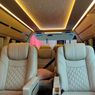  Sulap Kabin Toyota Hiace Punya Atap Bintang-bintang
