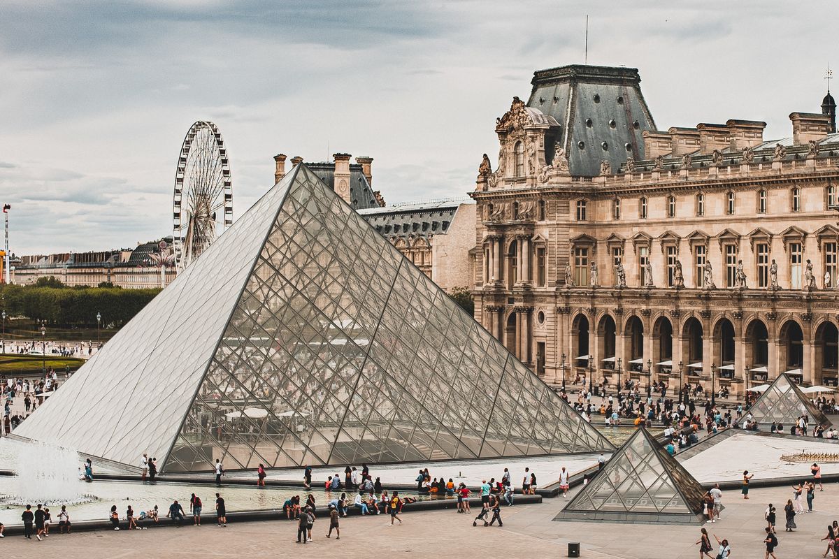 Perancis memperbarui rencana net zero dengan target menghentikan minyak dan gas. Simak selengkapnya.