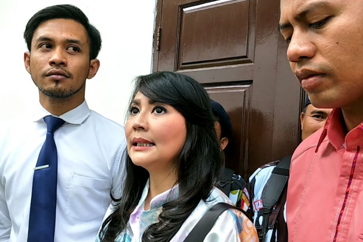 Tessa Kaunang bersama tim kuasa hukumnya saat ditemui di Pengadilan Negeri, Jakarta Selatan, Senin (19/3/2018).