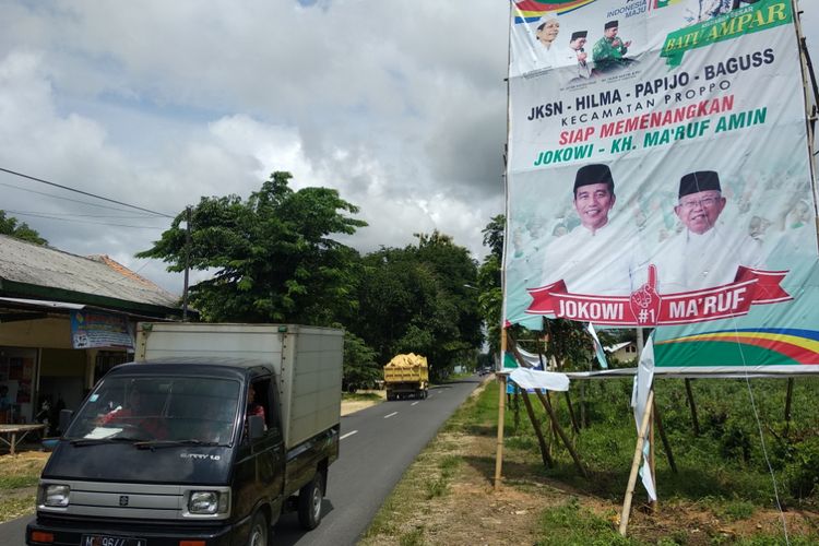 Salah satu baliho Jokowi-Maruf yang dirusak di Kecamatan Proppo. Perusakan baliho banyak terjadi di Kecamatan Proppo, Waru, Pakong, Pasean dan Batumarmar.