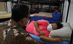 Tangis Maimunah Pecah Minta Dipulangkan dari Malaysia, Menteri Karding: Tenang, Pasti Dibantu