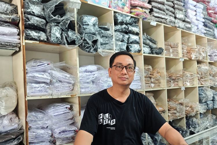Jelang Tahun Ajaran Baru, Penjualan Seragam Sekolah di Samarinda Melonjak 150 Persen, Orang Tua Rela Antre sejak Pagi