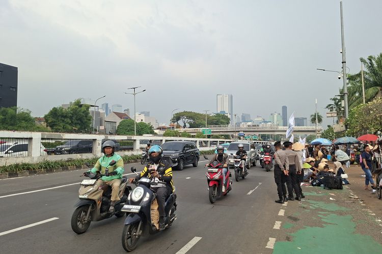 Jelang Demo Mahasiswa, Lalu Lintas Jalan Gatot Subroto Ramai Lancar