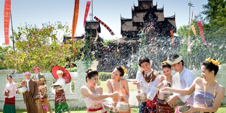 Festival Songkran di Thailand.