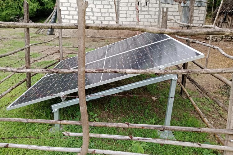 Bantuan PLTS SuperSun di Desa Camplong 2, Kabupaten Kupang, NTT