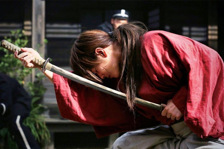 Takeru Satoh beraksi dalam Rurouni Kenshin: Meiji Kenkaku Roman Tan (2012)