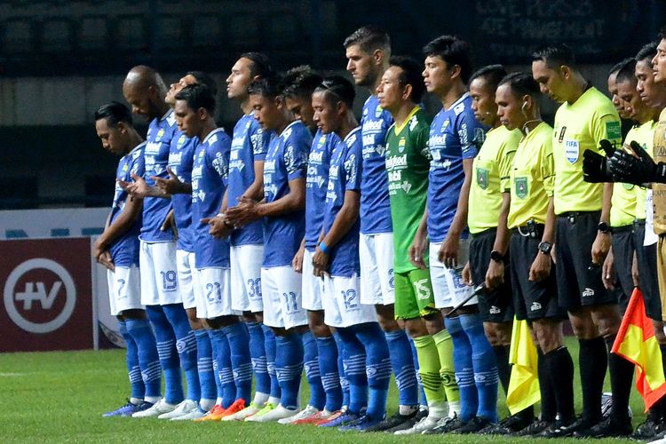 Starting eleven Persib Bandung di pertandingan pembuka Piala Presiden 2022. Maung Bandung mampu lolos grup melaju ke perempat final, laga yang akan dihadapi di fase ini Persib vs PSS Sleman.