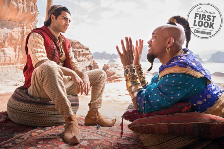Cuplikan adegan antara Genie (Will Smith) dan Aladdin ( Mena Massoud) dalam film live-action Aladdin yang akan tayang pada 24 Mei 2019.