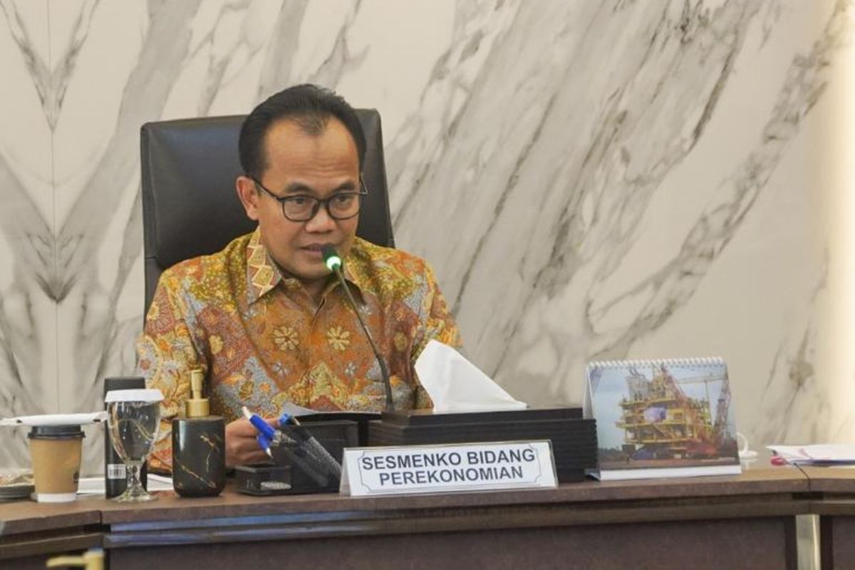 Sekretaris Kementerian Koodinator (Sesmenko) Bidang Perekonomian Susiwijono Moegiarso dalam kegiatan Sosialisasi NK ?Implementasi dan Penyusunan Tahun 2022? yang diselenggarakan secara hybrid  di Kantor Kementerian Koordinator Bidang Perekonomian, Jakarta, Senin (19/9/2022).