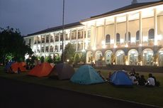 Protes Uang Pangkal dan UKT, Mahasiswa UGM Kemping di Halaman Belairung