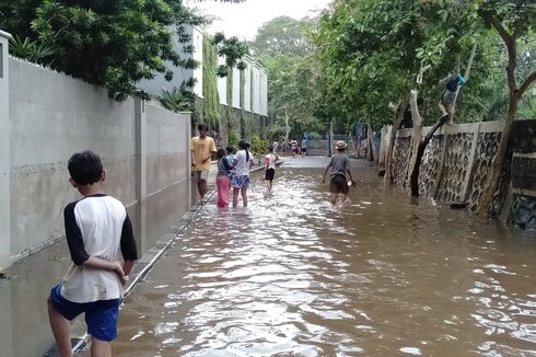 Air Sempat Capai 2 Meter, Banjir di Permukiman Kemang Mulai Surut