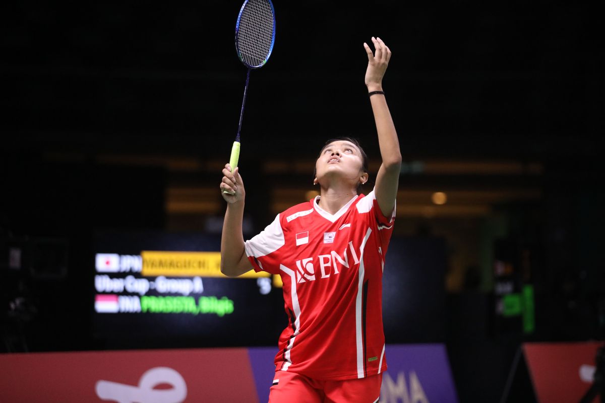 Bilqis Prasista saat melawan Akane Yamaguchi di Piala Uber 2022.
