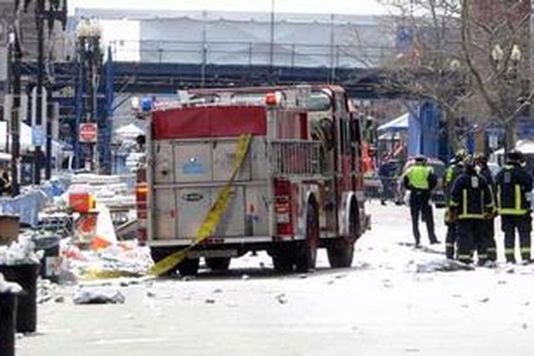 Situasi setelah ledakan di Boston Marathon di Boston, Massachusetts, Amerika Serikat, Senin (15/4/2013) siang waktu setempat. Darren McCollester/Getty Images/AFP 