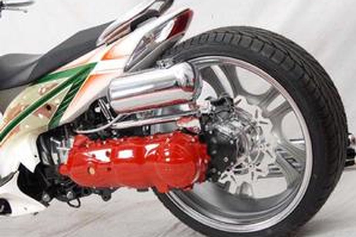 Wuih, tangki bensin di luar, coy! Tapi masih ada terobosan lainnya