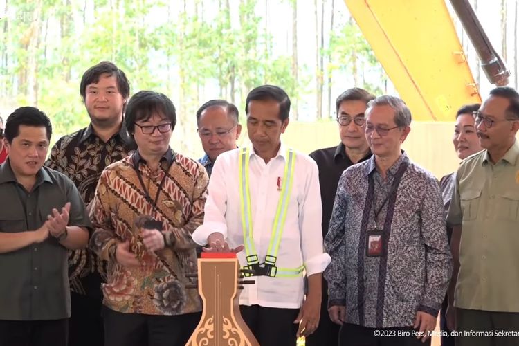 Presiden Jokowi saat prosesi groundbreaking Pakuwon Nusantara di IKN pada Rabu (01/11/2023).