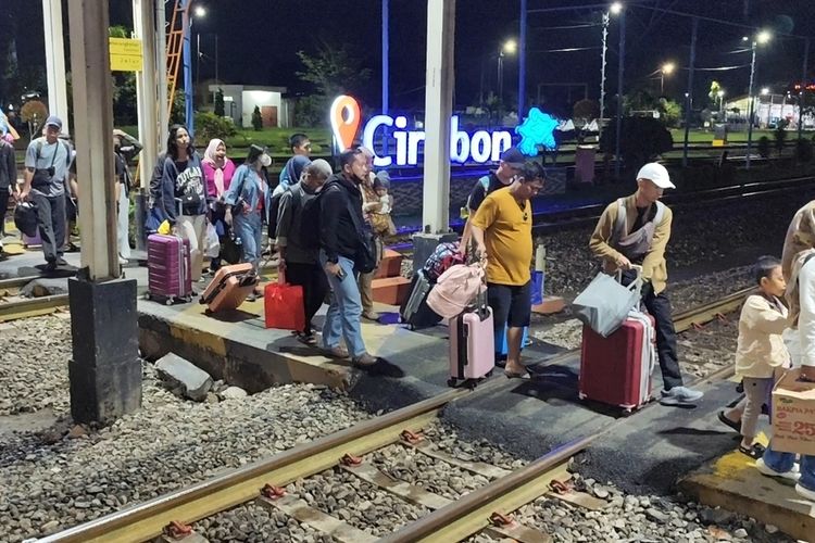 Argo Bromo Tabrak KRL di Bekasi Timur, KAI Daop 3 Cirebon Alami Keterlambatan dan Pembatalan Perjalanan