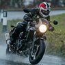 Aksesori Motor yang Wajib Dihindari Biker Saat Musim Hujan
