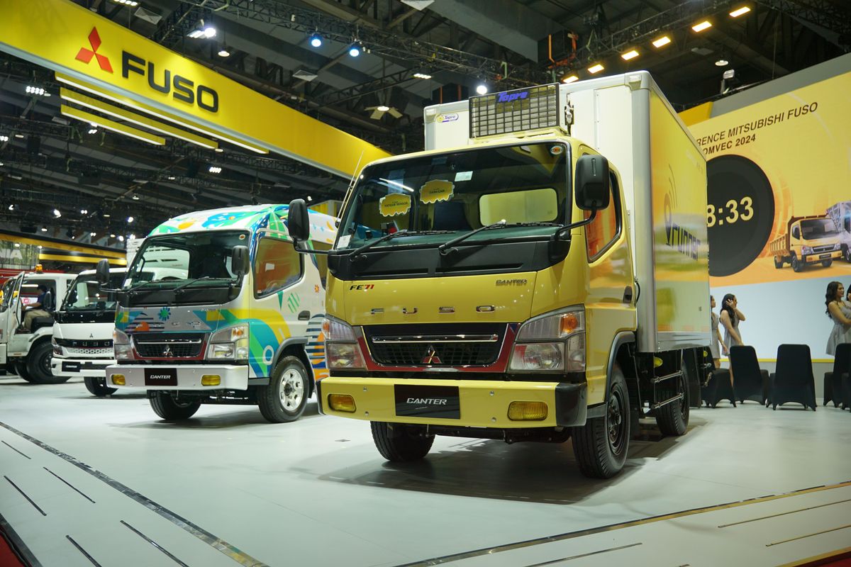 Ilustrasi booth Mitsubishi Fuso