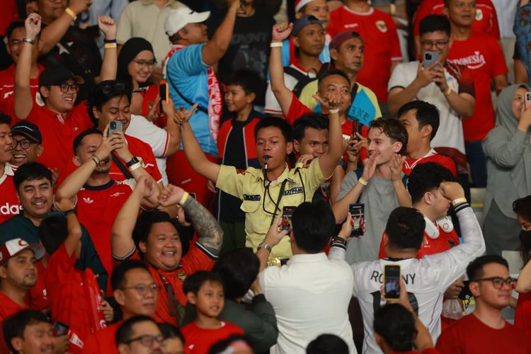 Tribun GBK Bergetar saat Fans Timnas Lompat Serentak, Pakar Bilang Itu Wajar