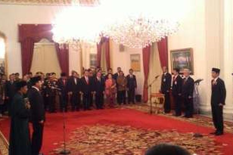 Presiden Jokowi melantik Komisaris Jenderal Budi Gunawan sebagai Kepala Badan Intelijen Negara di Kompleks Istana Kepresidenan, Jakarta, Jumat (9/9/2016).