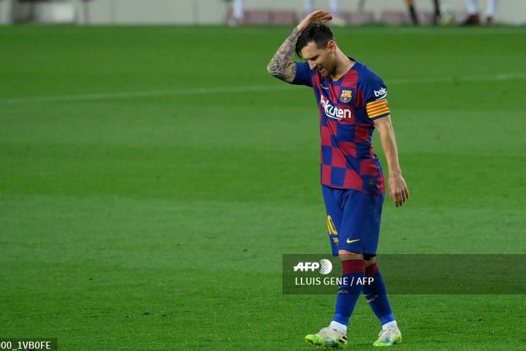 Ekspresi Lionel Messi dalam laga Barcelona vs Osasuna dalam pentas Liga Spanyol pekan ke-37 di Camp Nou, Jumat (17/7/2020).