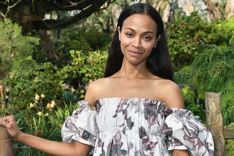 Aktris Zoe Saldana menghadiri Pandora The World Of Avatar Dedication di Disney Animal Kingdom, Orlando, Florida, pada 24 Mei 2017.