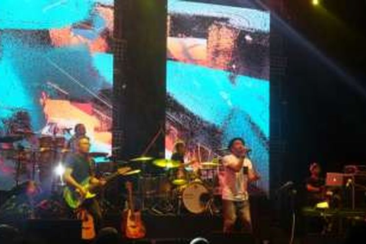 Glenn Fredly tampil dalam festival musik Synchronize Fest 2016, yang digelar di Gambir Expo, JIExpo Kemayoran, Jakarta Pusat, Minggu (30/10/2016).