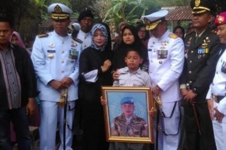 Seorang anggota TNI bernama Kopda Mar Ajat Wahyudin meninggal dunia di Lebanon karena serangan jantung pada Selasa 17 Juli 2018 sekitar pukul 18.00 waktu setempat.