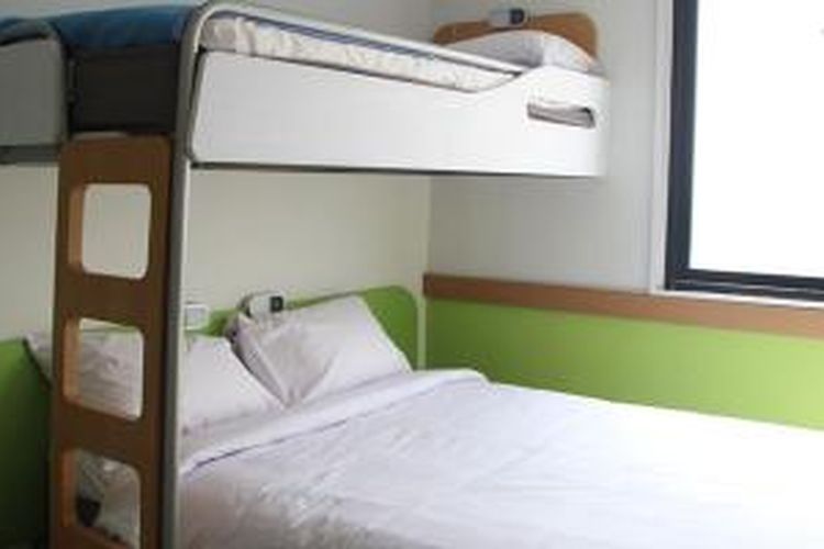 Kamar Ibis Budget, didisain dengan konsep cocoon (kepompong), dapat mengakomodasi satu hingga tiga orang per kamar karena memiliki fitur bunk bed