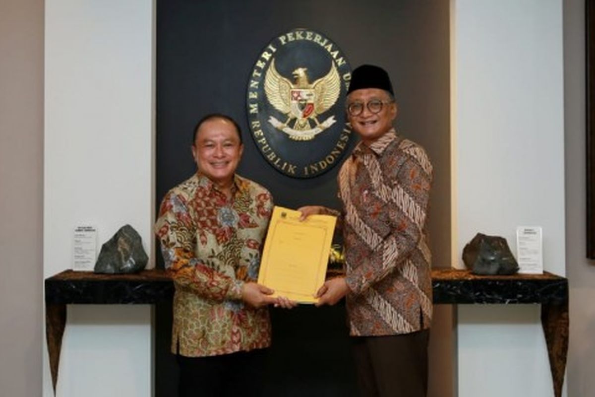 Menteri PU Dody Hanggodo saat melakukan pertemuan dengan Bupati Lima Puluh Kota, Safni Sikumbang di Kantor Kementerian PU pada Jumat (16/5/2025).