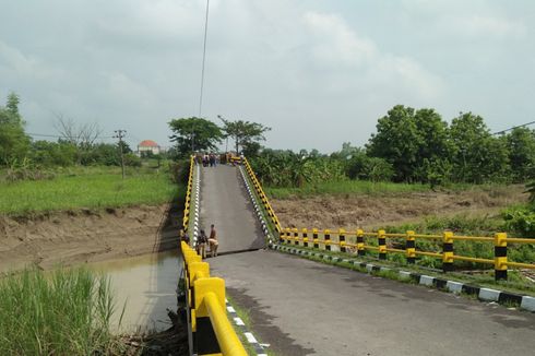 Tim Identifikasi Jembatan Kacangan yang Ambruk di Gresik Terkendala Debit Air Kali Lamong