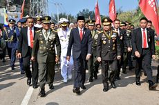 Terjebak Macet, Jokowi Jalan Kaki 3 Km ke Lokasi Peringatan HUT TNI