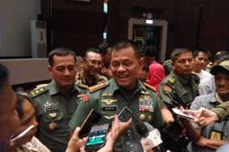  Panglima TNI Jenderal Gatot Nurmantyo menanggapi pertanyaan awak media, di Mabes TNI, Cilangkap, Jakarta Timur, Rabu (21/9/2016)