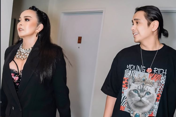 Pasangan selebritas Ajun Perwira dan Jennifer Ipel.