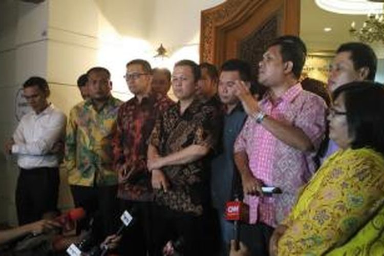 Poros Muda Partai Golkar usai bertemu presiden ketiga Indonesia BJ Habibie di kediamannya, Kamis (7/1/2016).