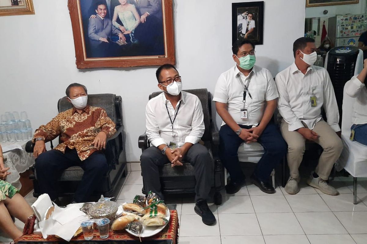 Dirut Sriwijaya Air Jefferson Jauwena menghadiri ibadah penguatan di rumah keluarga Diego Mamahit, Jatirahayu, Bekasi, Kamis (14/1/2021)