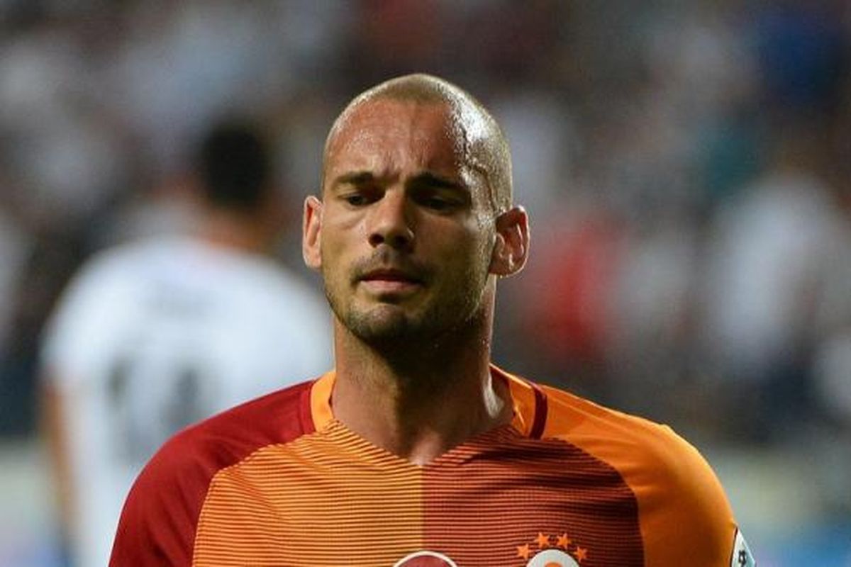 Gelandang Galatasaray, Wesley Sneijder, menjalani partai kontra Bersiktas pada Piala Super Turki di Torku Arena, Konya, Sabtu (13/8/2016).