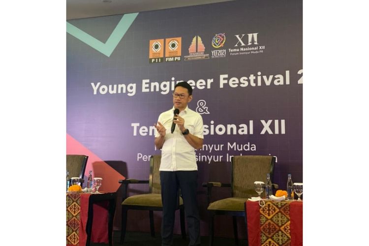 Ketua Umum PII Ir Heru Dewanto saat menyampaikan pendapatnya dalam YEF 2021.