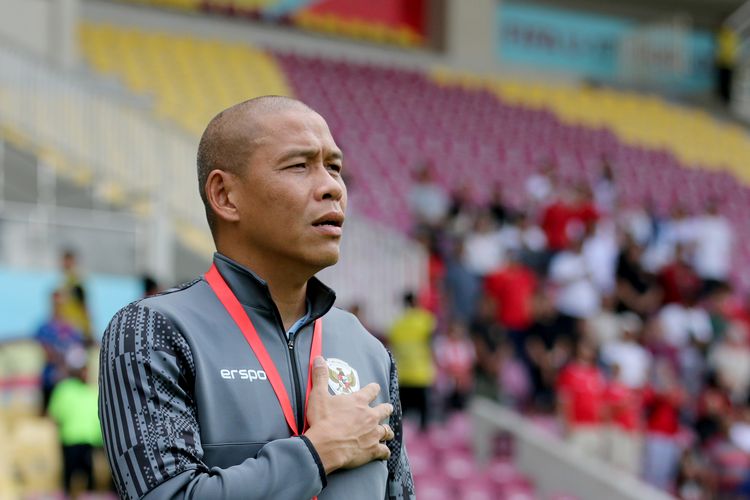 Legenda pemain sepak bola dan Timnas Indonesia yang kini menjadi asisten pelatih Shin Tae-yong serta dipercaya menjadi pelatih Timnas U16 Indonesia, Nova Arianto.