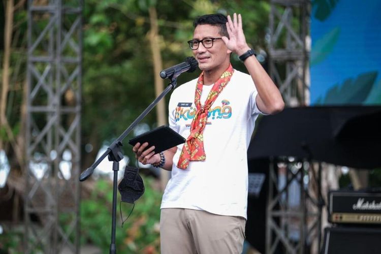 Menparekraf Sandiaga Uno membuka event Likupang Tourism Festival 2022.