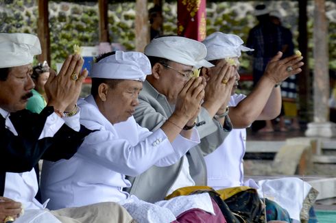 Gelar Ibadah Tawur Kesanga, Umat Hindu di Bekasi Berdoa agar Pandemi Covid-19 Segera Berakhir