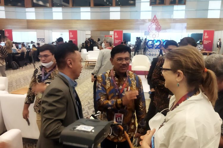 Menkominfo Johhny G Plate berbicara dengan awak media di Media Center KTT G20 di Bali, Senin (14/11/2022).