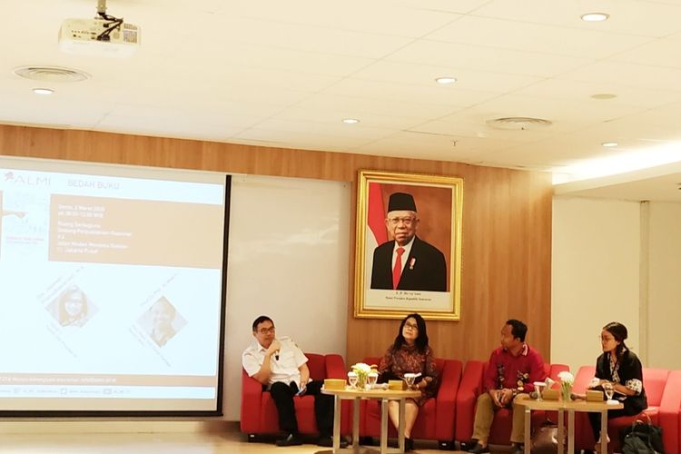 Wakil Ketua Badan Pembinaan Ideologi Pancasila (BPIP) Hariyono saat memberikan materi dalam bedah buku di Perpustakaan Nasional, Senin (2/3/2020).