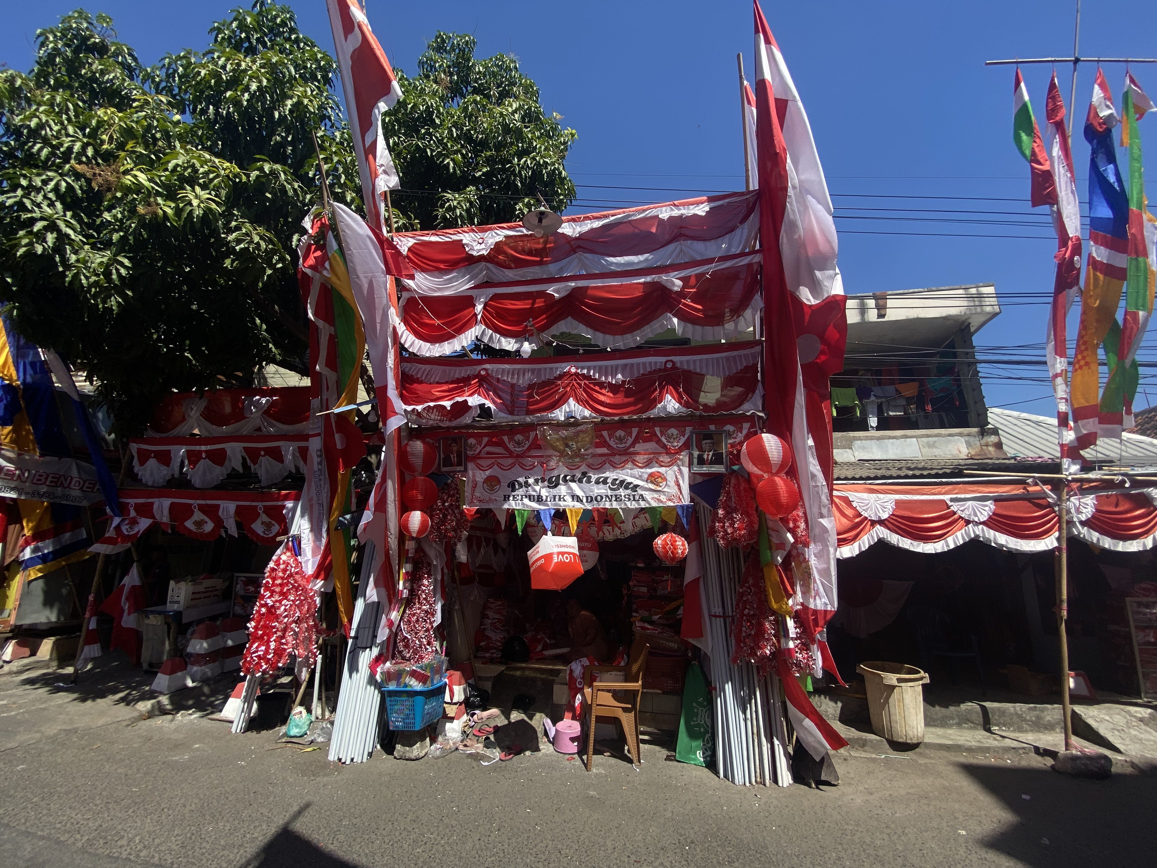 Program Bendera Gratis Sebabkan Omset Pedagang di Surabaya Anjlok