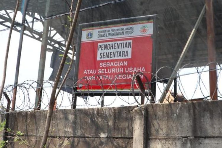 Dinas Lingkungan Hidup (DLH) DKI Jakarta memberikan sanksi administrasi kepada dua perusahaan pergudangan dan penyimpanan (stockpile), PT Trada Trans Indonesia dan PT Trans Bara Energy. Kedua perusahaan ini terbukti belum melengkapi pengelolaan lingkungan yang berpotensi mencemari lingkungan. 