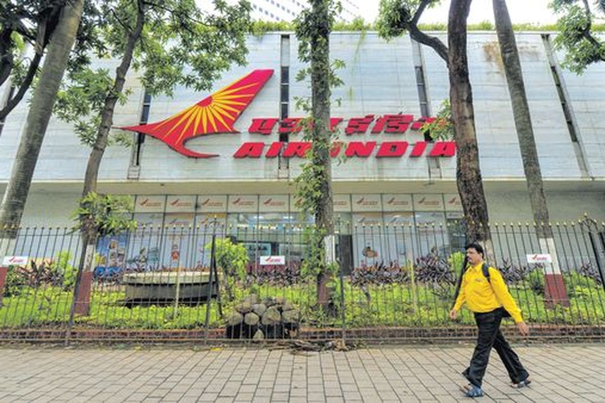 Bangunan Air India yang menghadap ke Laut Arab saat ini telah disewakan kepada Direktorat Jenderal Pengiriman, Bank Negara India, dan Tata Consultancy Services Ltd. Beberapa lantai di gedung itu masih terlihat kosong.