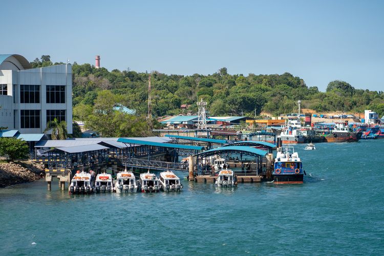 Kapal Feri Pelabuhan Batam.