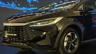 BYD Ikut Ramaikan Pasar Mobil Hybrid, Apa Menariknya M6 DM? (Video)