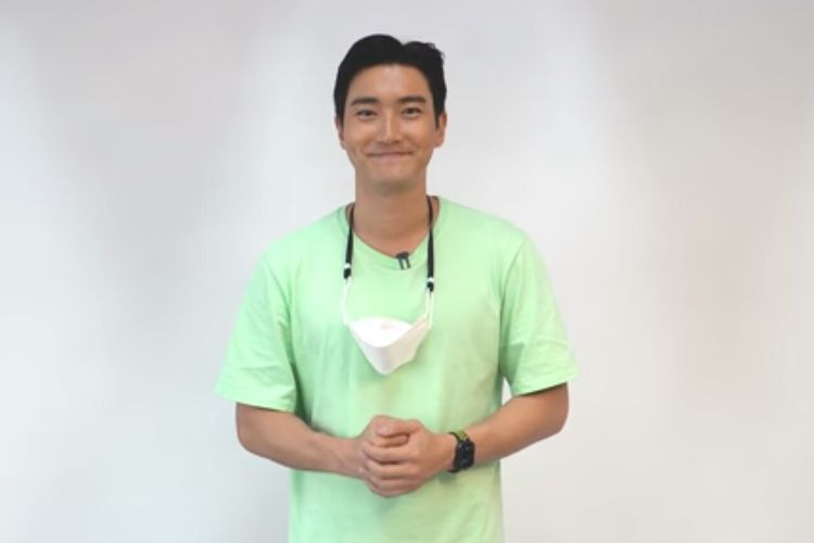 Siwon member Super Junior menyampaikan keprihatinannya pada kondisi pandemi Covid-19 yang melanda dunia.